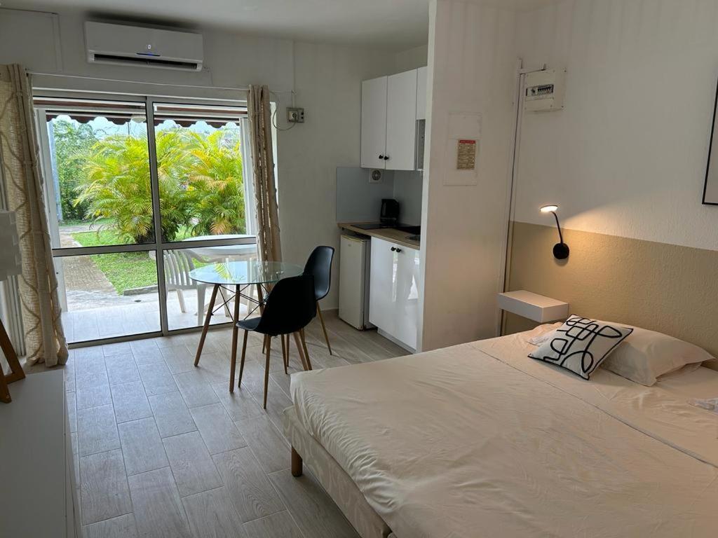 Superbe Avec Piscine, Au Coeur De La Marina! Village Soleil ! Proche Aeroport & Ferry Appartement *